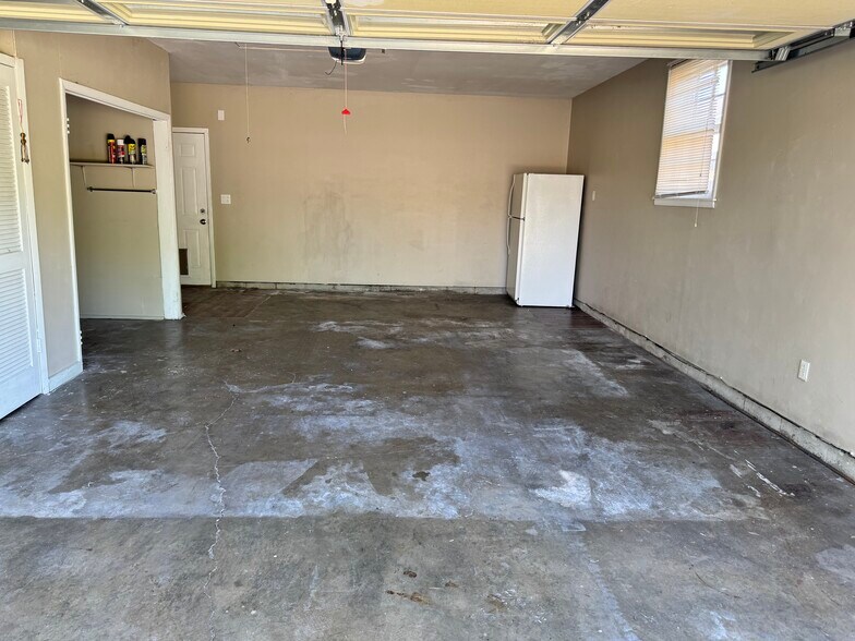 Building Photo - 446 Capri Dr