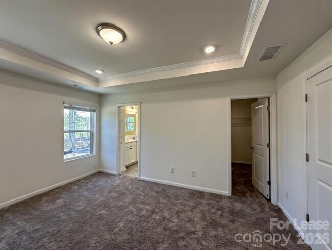 Building Photo - 2867 Aubrey St