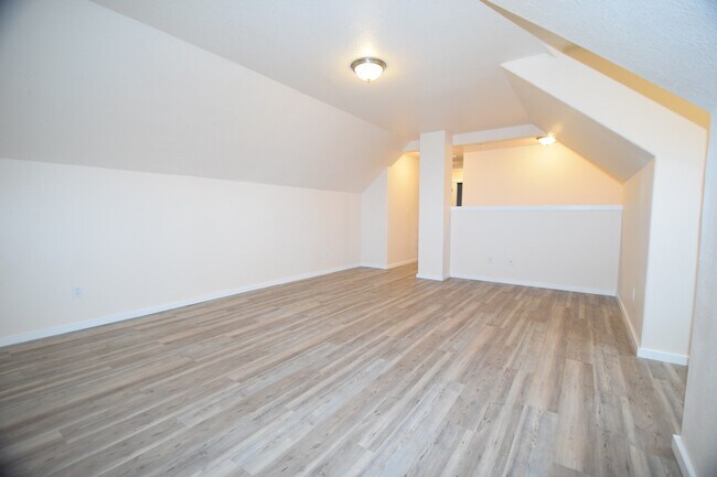 Building Photo - 18528 SW Mcclarey Dr