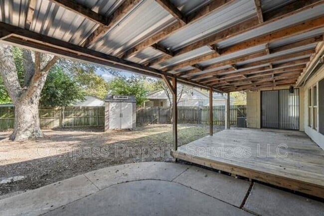 Building Photo - 1401 Springdale St