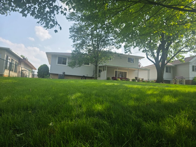 Building Photo - 2908 Bowmen Ln