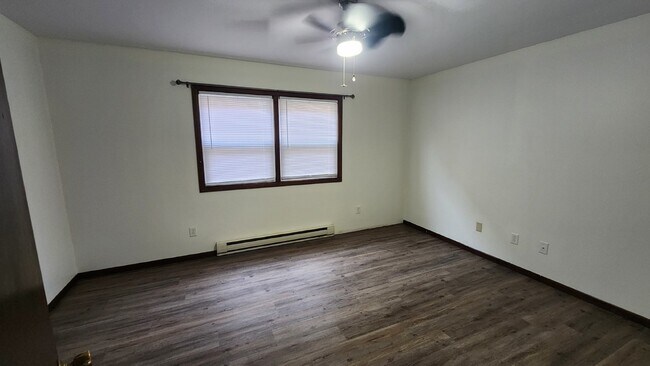 Building Photo - Charming lower level 1-Bed Escape with Ful...