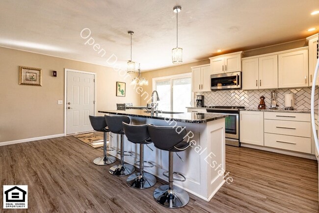 Building Photo - 40 Ln 375 Lake James