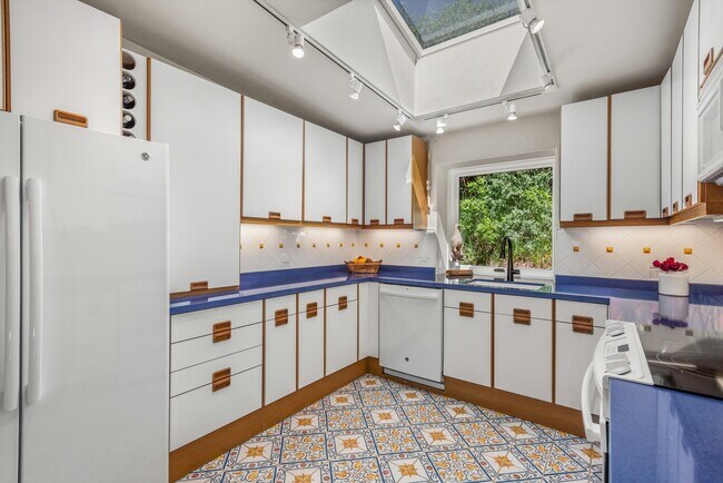 Building Photo - 15 Terrace Dr