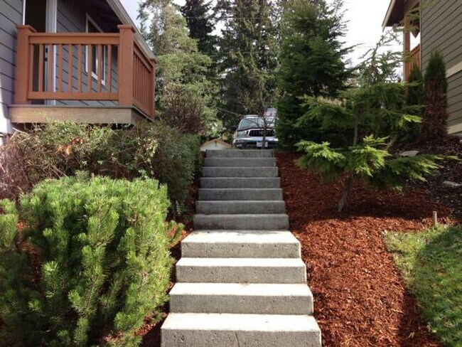 Building Photo - RENT SPECIAL! $1,000 OFF FIRST MONTH'S RENT!