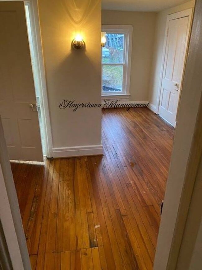 Building Photo - Newly Renovated - Off Street Parking & Fen...