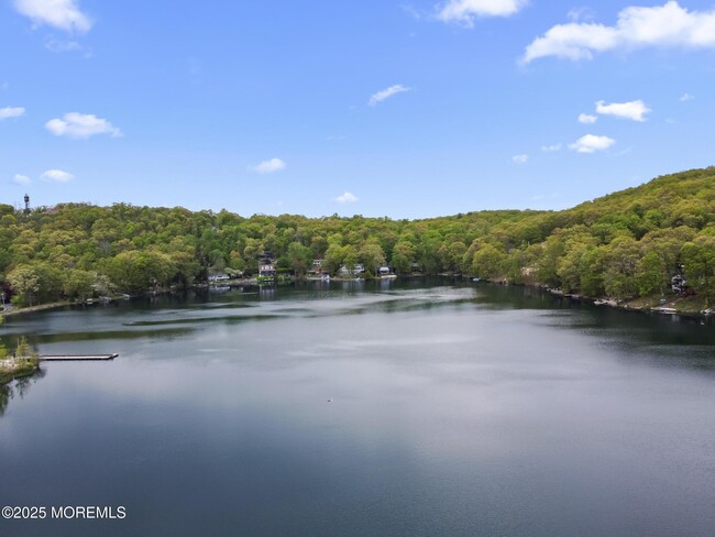 Building Photo - 39 Upper Lakeview Ave