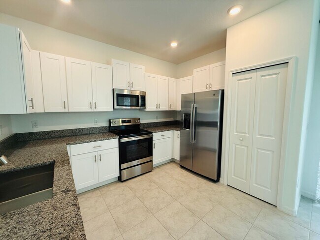 Building Photo - Townhouse in Land O' Lakes - The Townes at Lake Thomas