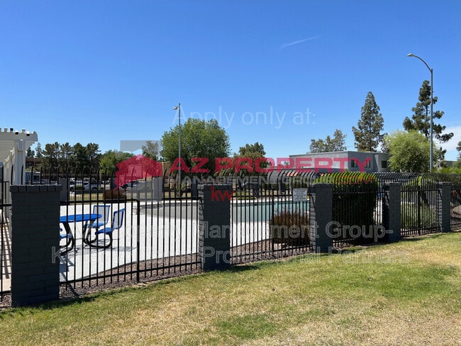 Building Photo - 5407 W Sheena Dr