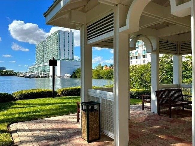 Building Photo - 16500 Collins Ave