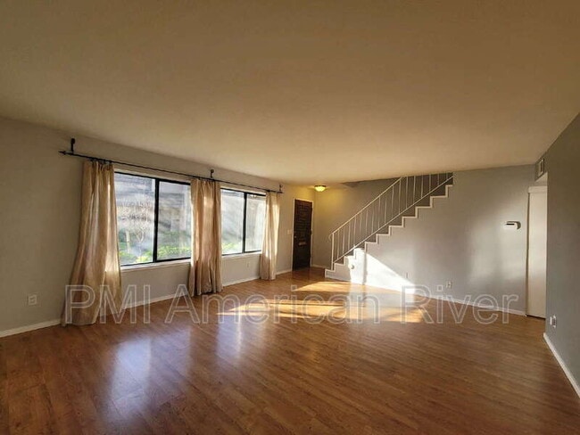 Building Photo - 3127 Vía Grande