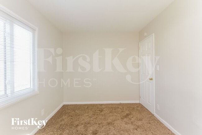 Building Photo - 4014 Red Bird Dr