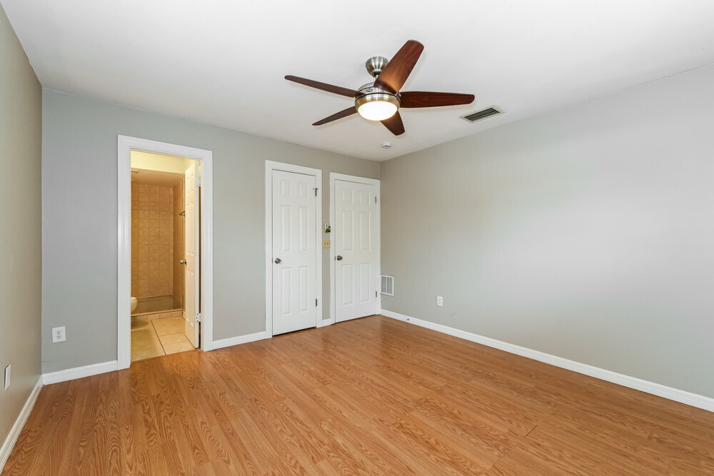 Building Photo - 5595 Sunrise Dr