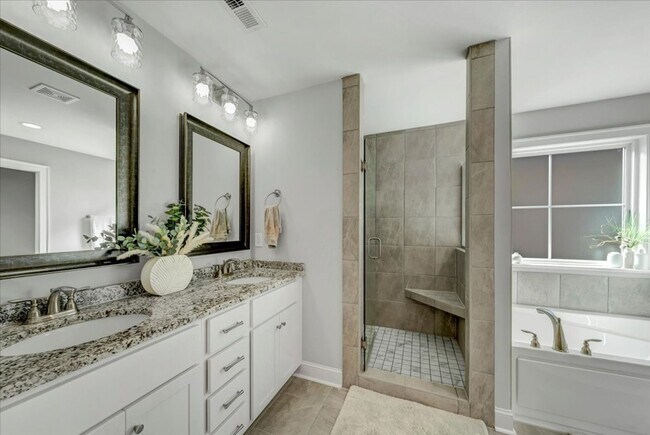 Building Photo - Beautiful 4BR/2.5BA  Full Brick Home in Co...
