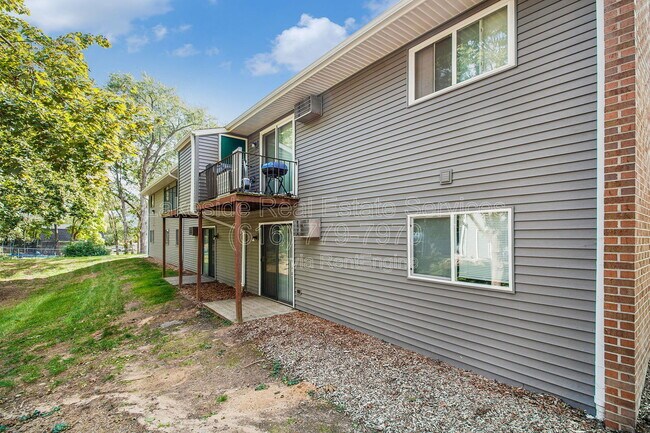 Building Photo - 1015 36th St SW