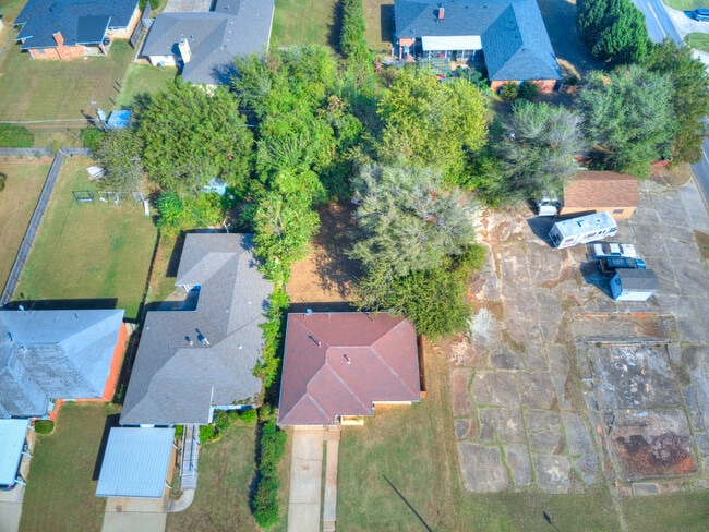 Building Photo - 2921 NE 17th Ave