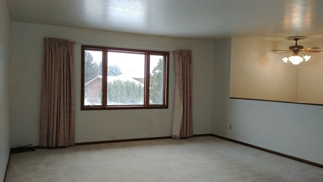 Building Photo - Home in Lolo with Fenced Yard and Pets Considered