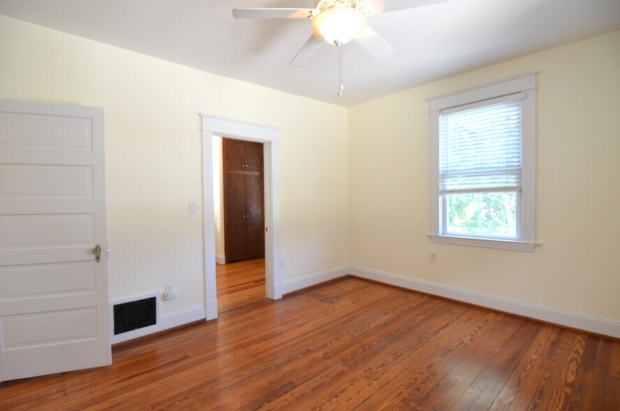 Building Photo - 2748 Markbreit Ave