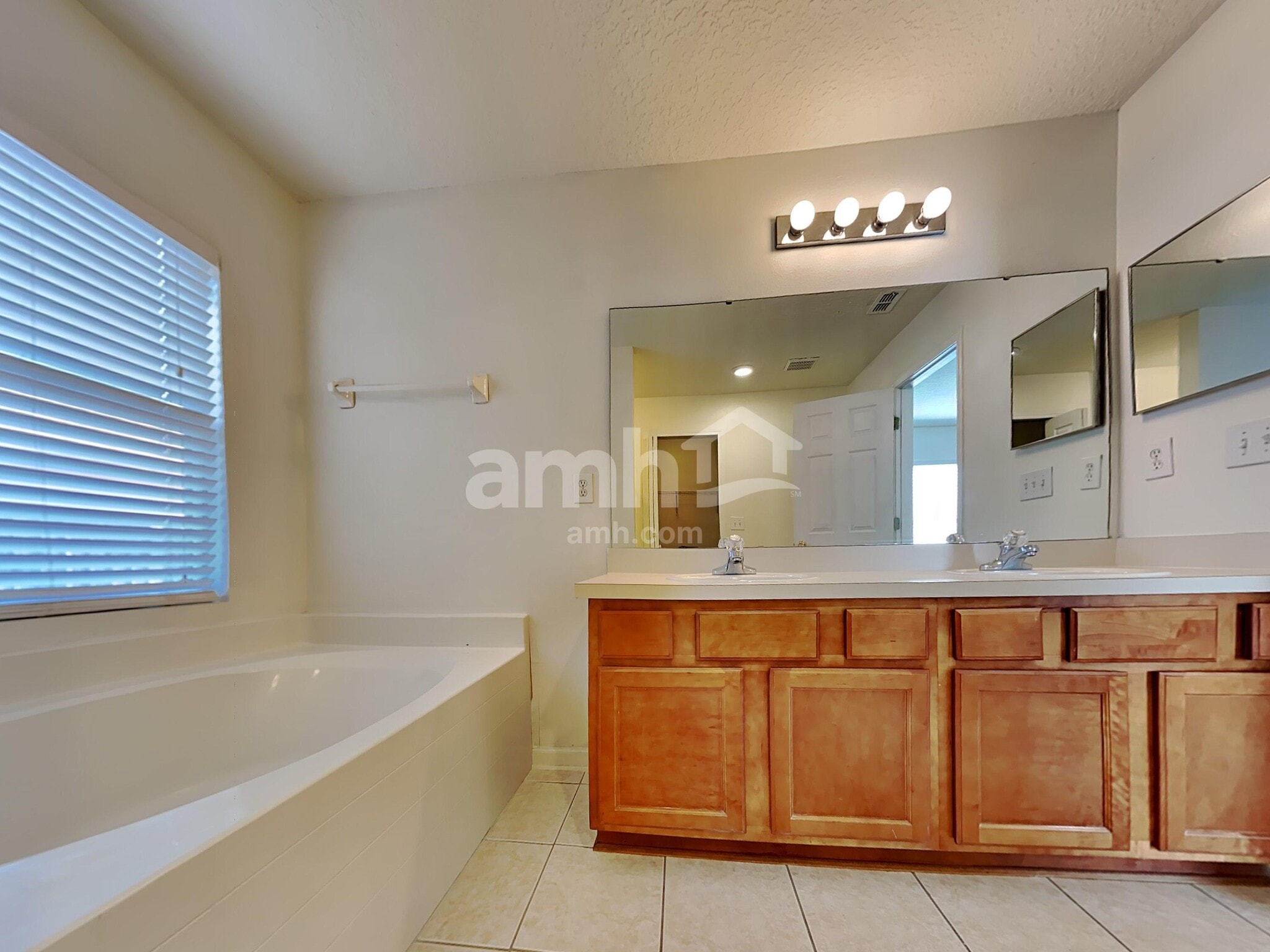 Building Photo - 201 Marisco Way