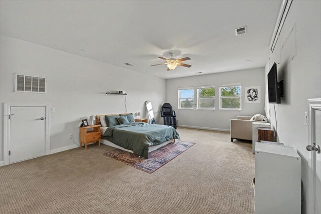 Building Photo - 203 Topsaw Ln