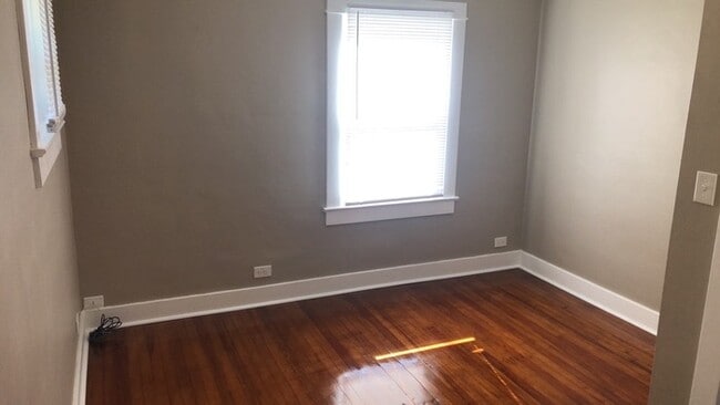 Building Photo - 211 Hadley Ave