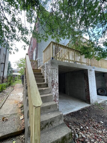 Back of buidling - 3706 Dolfield Ave
