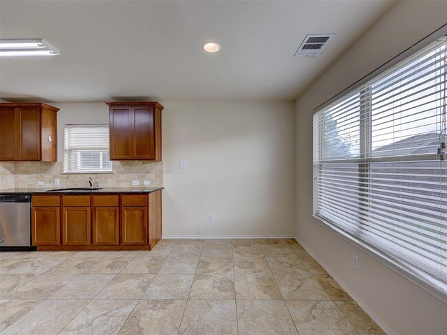 Building Photo - 180 Housefinch Loop