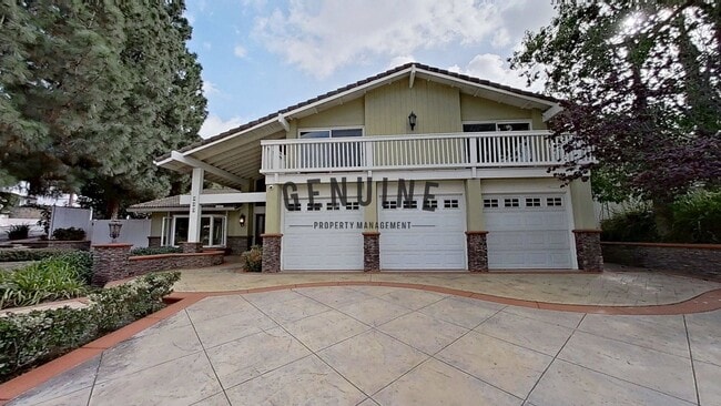 Building Photo - Large 4 Bedroom House with Pebble Bottom Pool - Backyard Oasis!