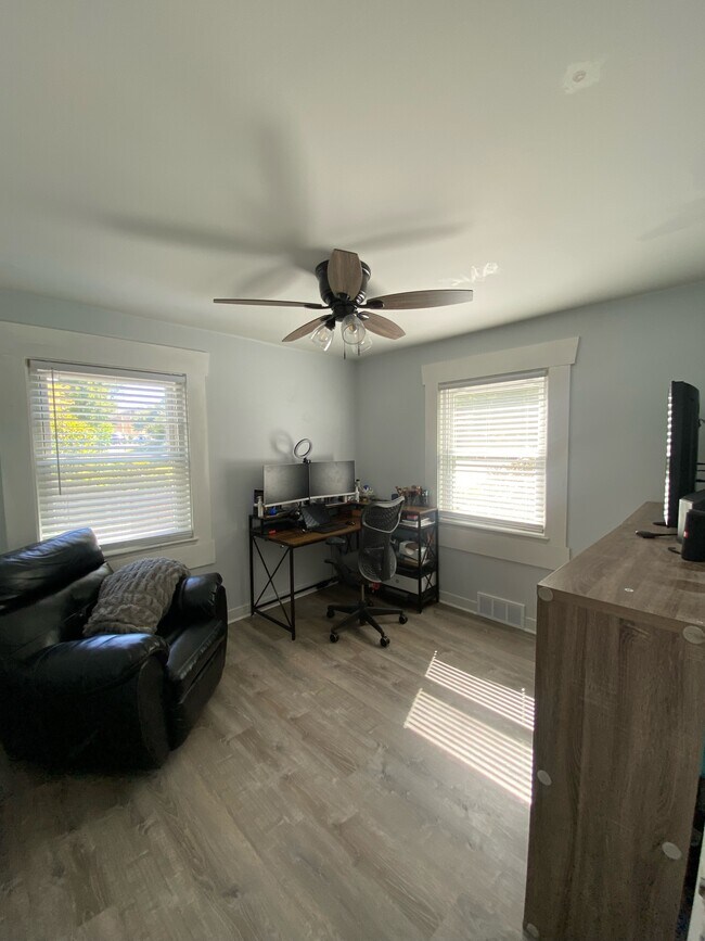 Building Photo - 3833 E Nielsen Ln