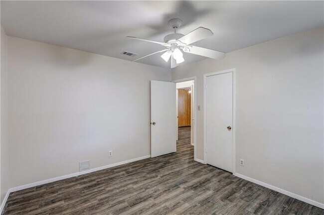 Building Photo - 12118 Black Angus Dr