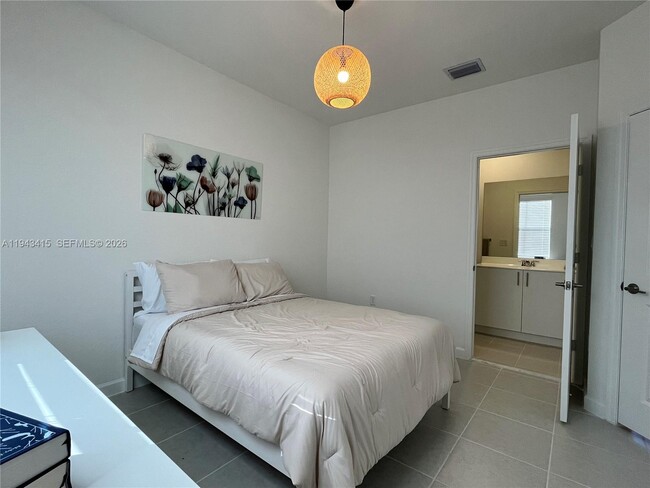 Building Photo - 2627 SE 28th Dr