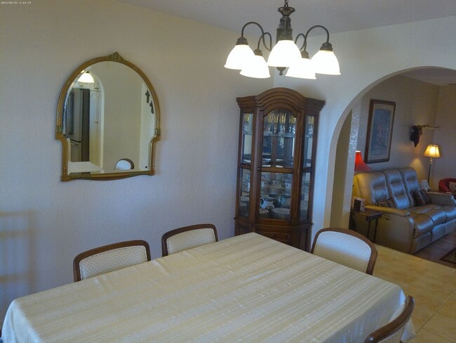 Building Photo - Entertainers Delight Beautiful Pool home Available May 12 to Sept 15, 2026