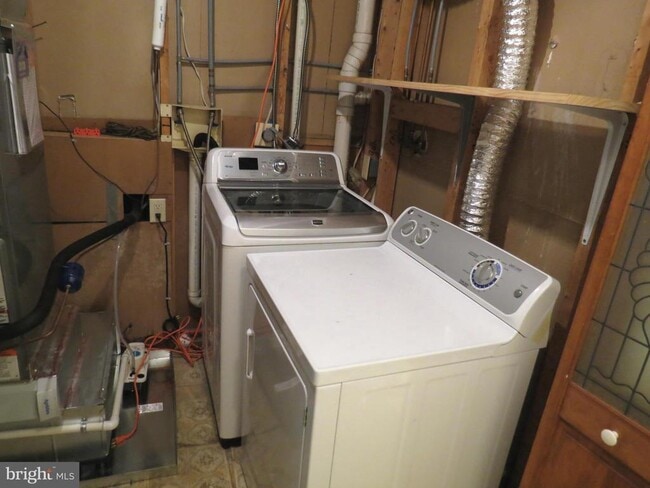 Building Photo - 1513 Wampanoag Dr