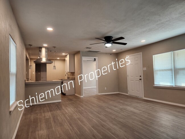 Building Photo - 202 N Getzendaner St