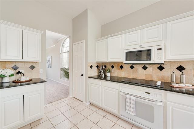 Building Photo - 3320 Chantilly Dr