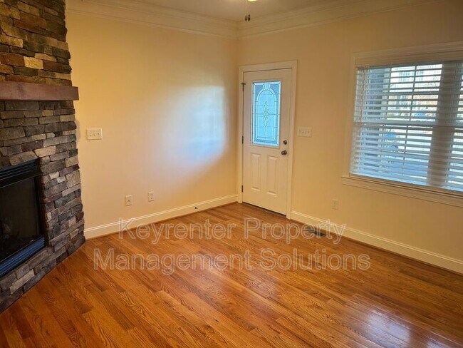 Building Photo - 18 Spring View Dr