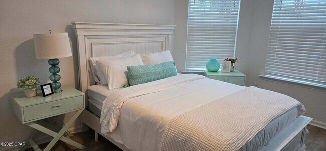 Building Photo - 9235 Paradise Dr