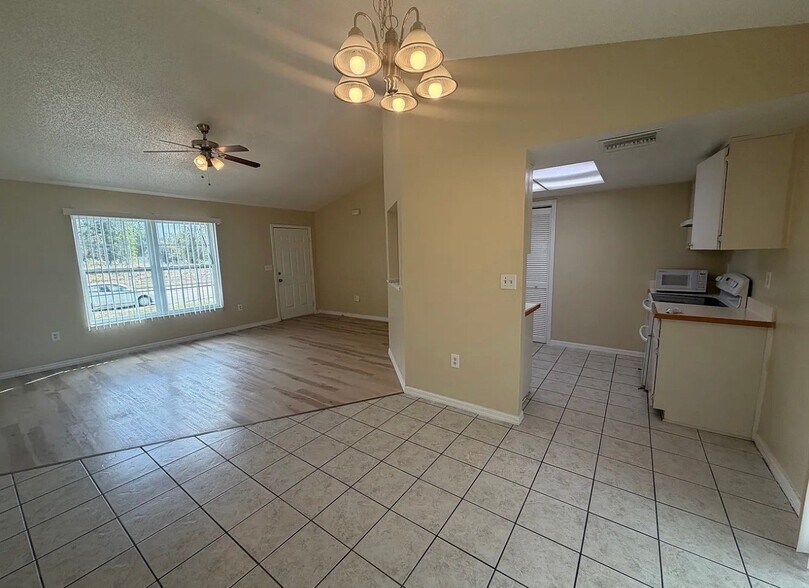 Building Photo - 5571 Mariner Blvd