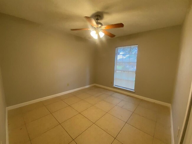 Building Photo - 14511 Flair Dr