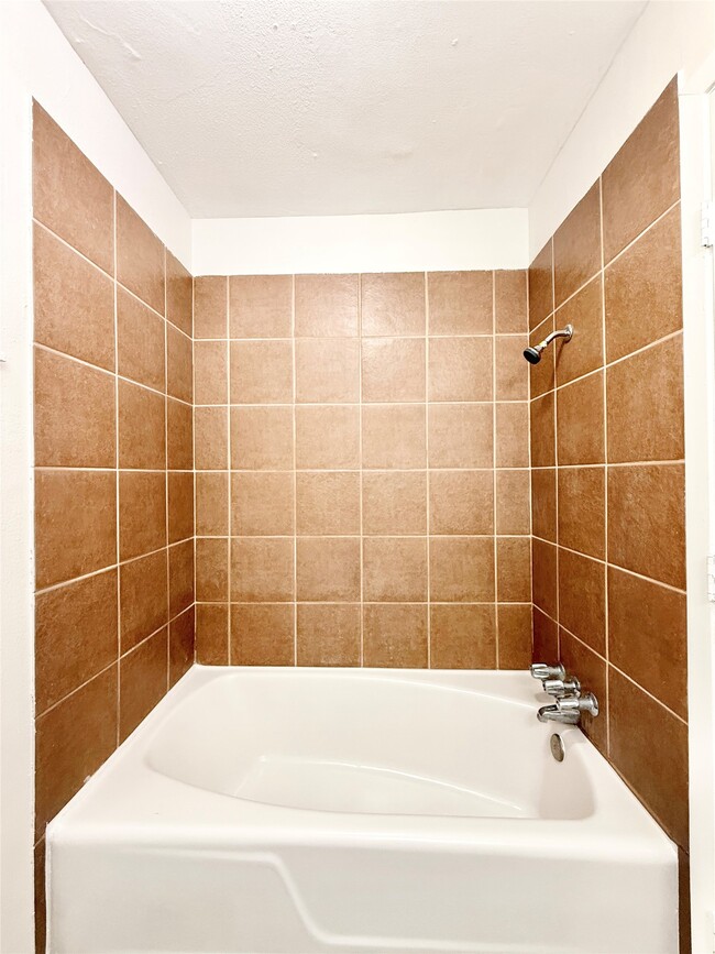 Building Photo - 1141 N Durham Dr