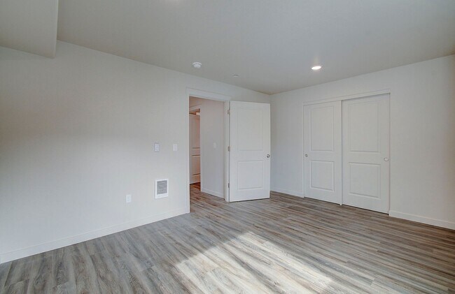 Building Photo - Luxury Apartment Homes at The 404 on 117th – Now Leasing!