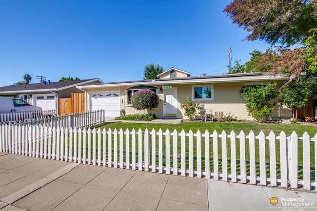 Building Photo - Turnkey Home with Natural Light & Upgrades...