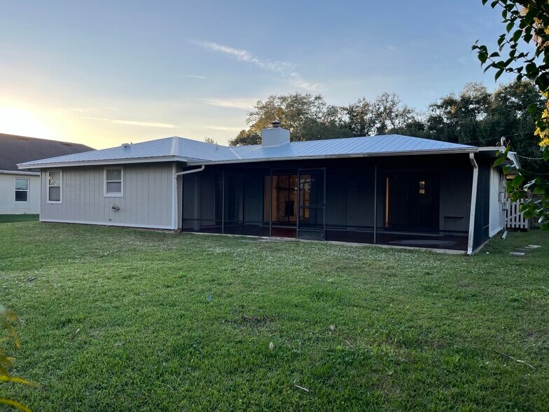 Building Photo - 1668 SW Herder Rd