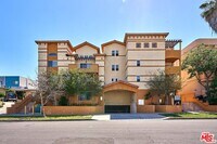 Building Photo - 4822 Elmwood Ave