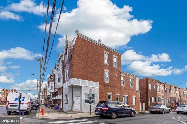 Building Photo - 1440 W Porter St