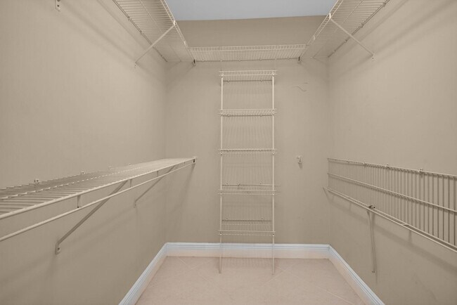 Building Photo - 405 N Ocean Blvd