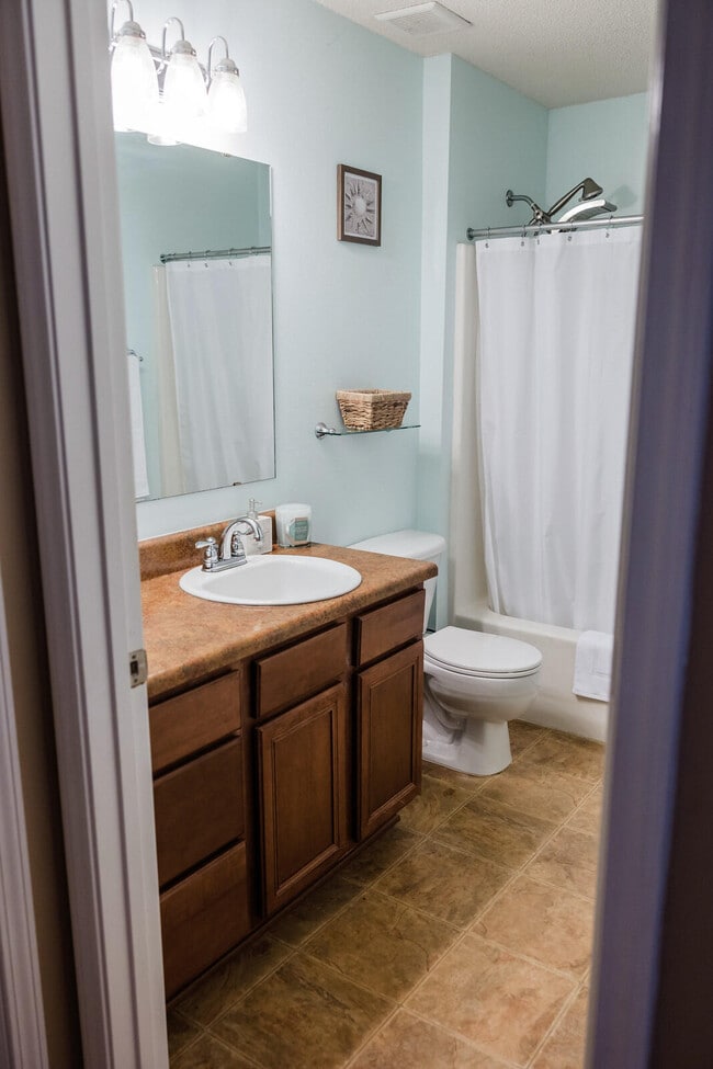 Building Photo - 2026 Catline Cir