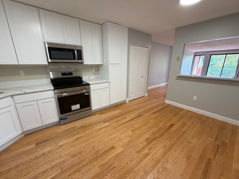 Building Photo - 1751 Beacon St