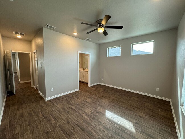 Building Photo - 5403 Rose Gdn Lp