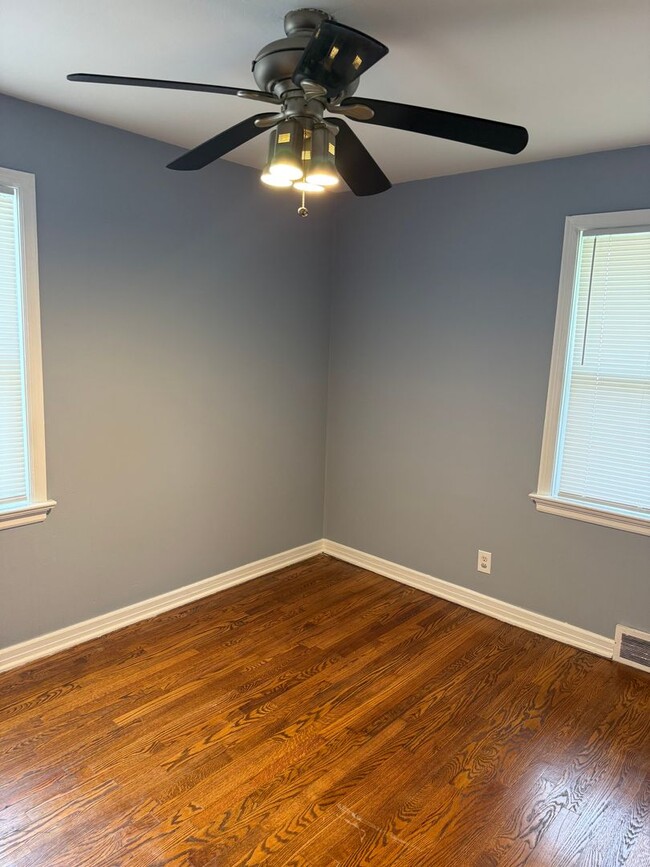 Building Photo - Move in Ready!